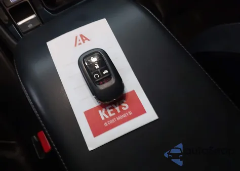 2024 Honda Accord Hybrid Sport-L z USA, uszkodzony, nr VIN 1HGCY2F75RA017990